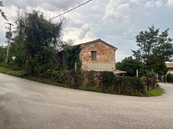 casa indipendente in vendita a Cingoli