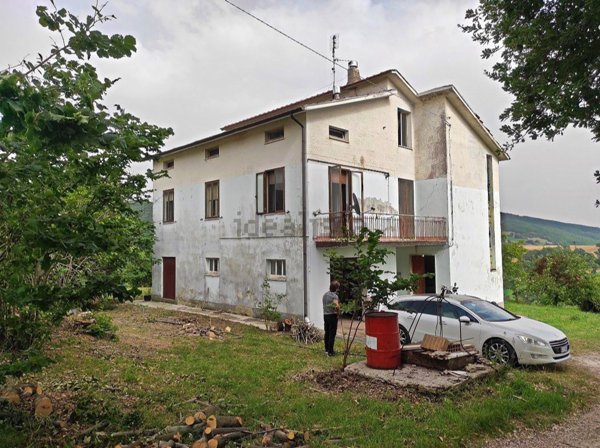 casa indipendente in vendita a Cingoli in zona Colcerasa