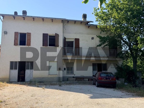 casa indipendente in vendita a Cingoli in zona Strada