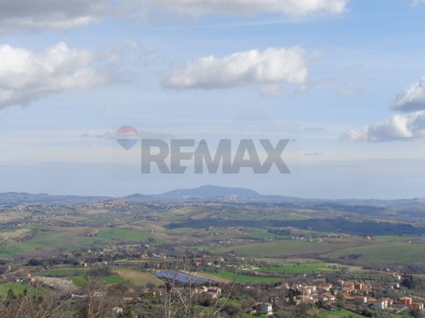 casa indipendente in vendita a Cingoli in zona Avenale