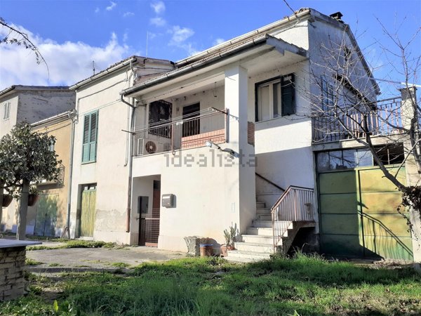 appartamento in vendita a Cingoli in zona Troviggiano