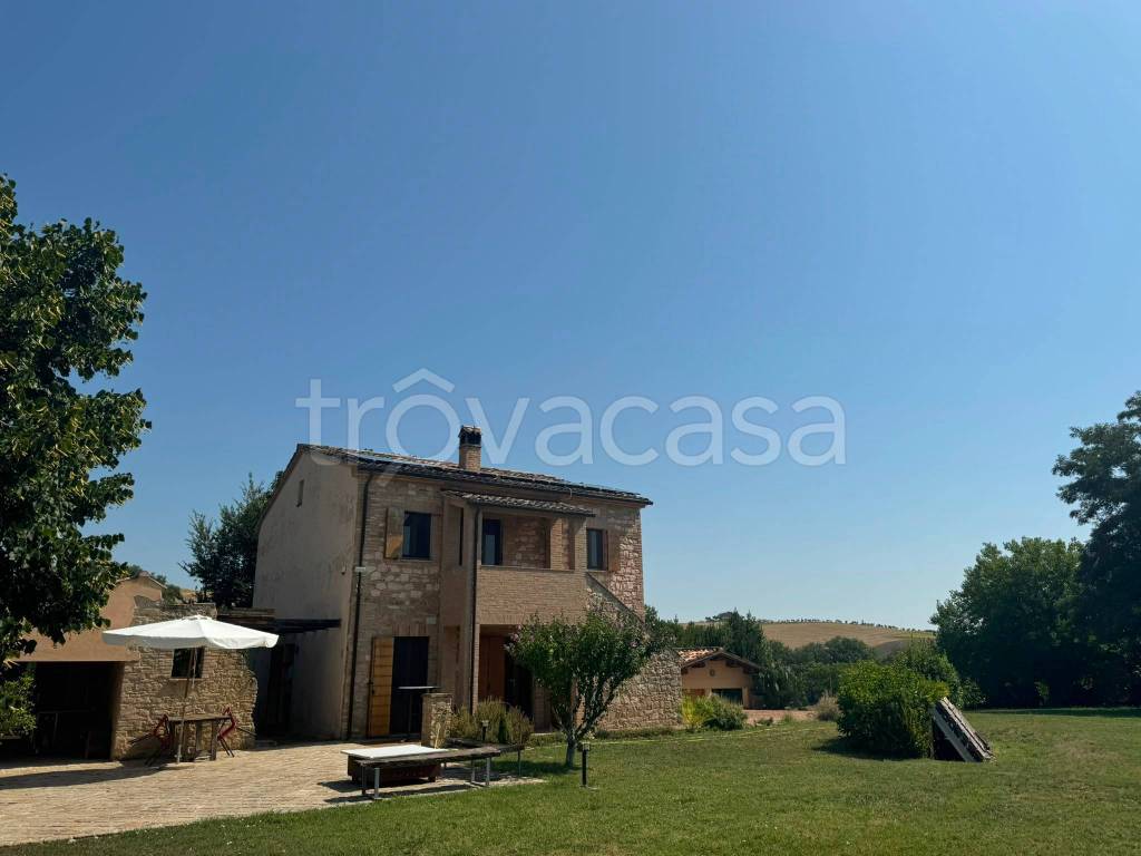 casa indipendente in vendita a Cingoli