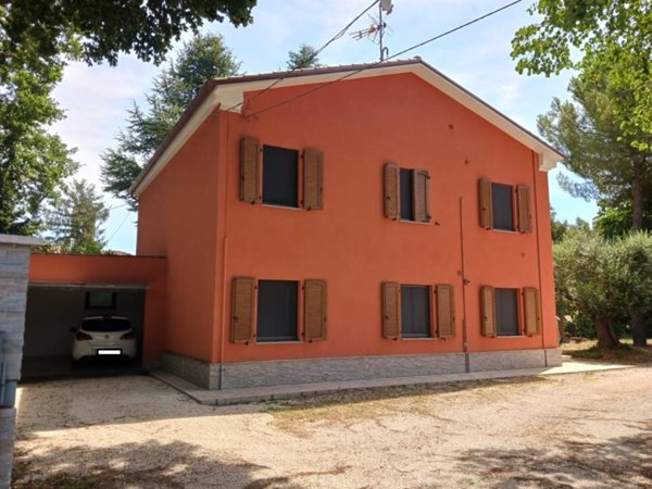 casa indipendente in vendita a Cingoli in zona Grottaccia