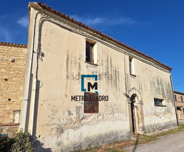 casa indipendente in vendita a Cingoli