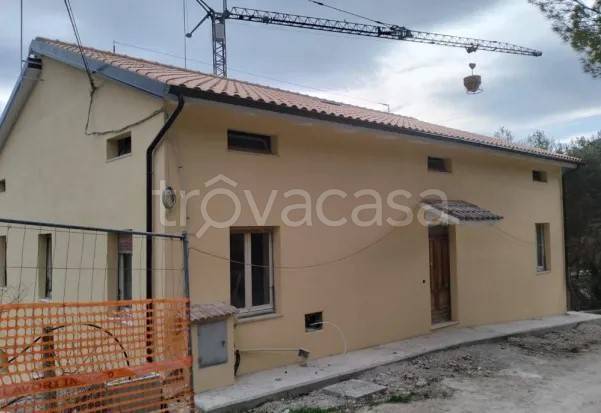 casa indipendente in vendita a Cingoli in zona Piancavallino