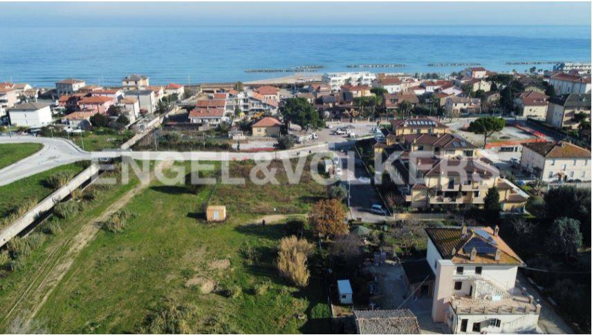 terreno edificabile in vendita a Civitanova Marche in zona Fontespina