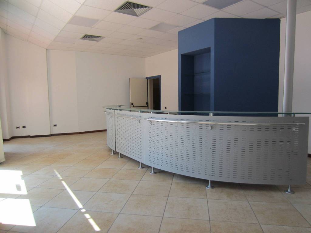negozio in vendita a Civitanova Marche in zona San Marone