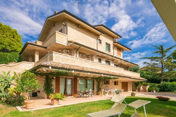 casa indipendente in vendita a Civitanova Marche