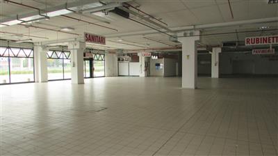 locale commerciale in vendita a Civitanova Marche