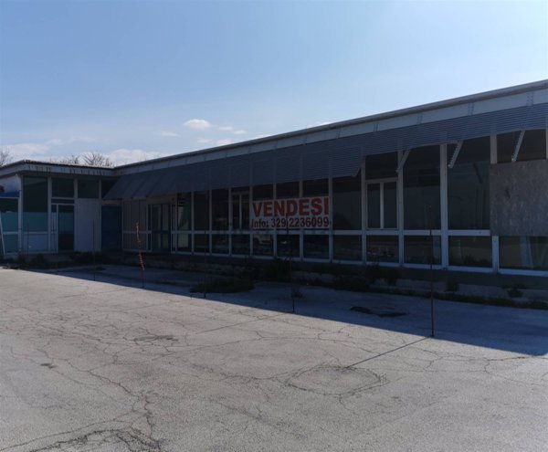 locale commerciale in vendita a Civitanova Marche