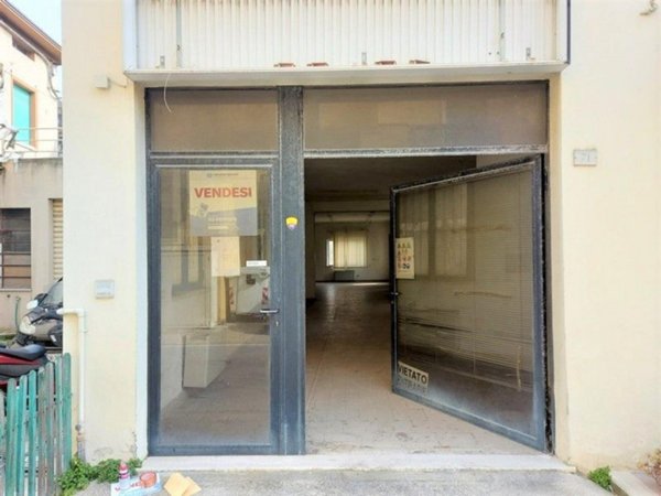 locale di sgombero in vendita a Civitanova Marche
