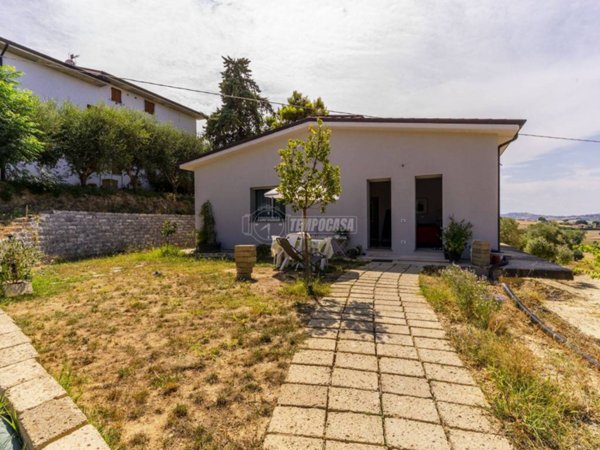 casa indipendente in vendita a Civitanova Marche
