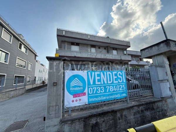 locale commerciale in vendita a Civitanova Marche