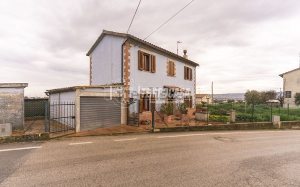 casa indipendente in vendita a Civitanova Marche in zona Santa Maria Apparente
