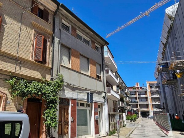 casa indipendente in vendita a Civitanova Marche