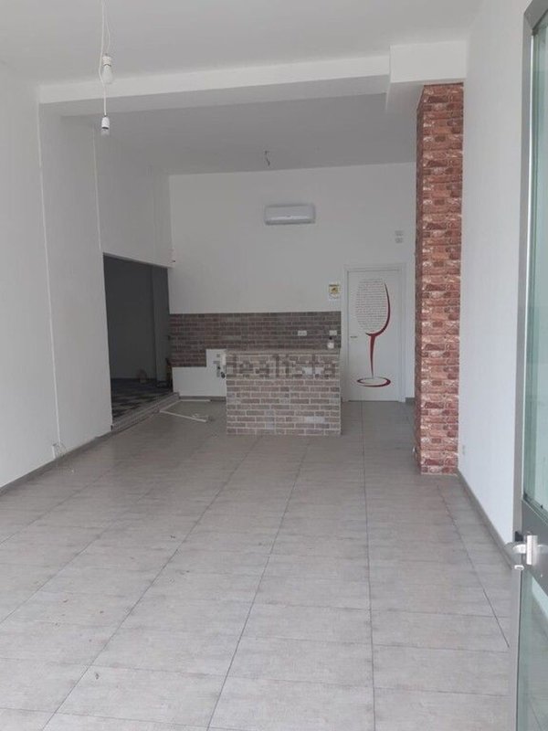 locale commerciale in vendita a Civitanova Marche in zona San Marone