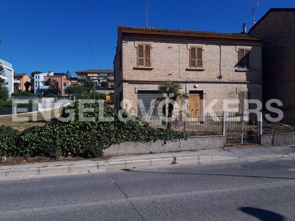 casa indipendente in vendita a Civitanova Marche
