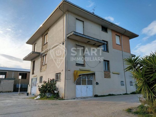 casa indipendente in vendita a Civitanova Marche in zona Santa Maria Apparente