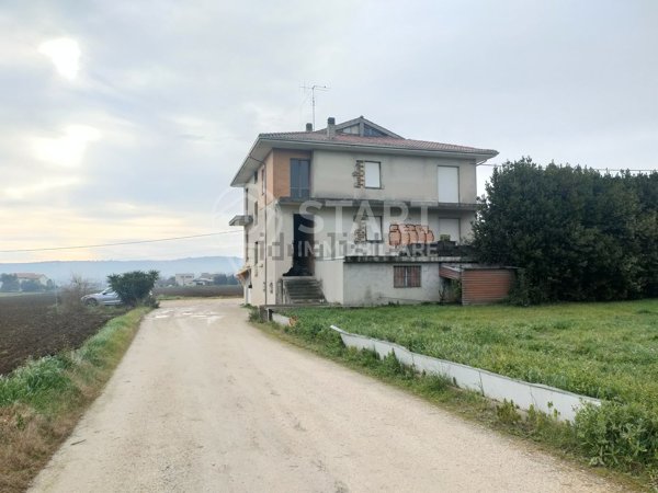 casa indipendente in vendita a Civitanova Marche
