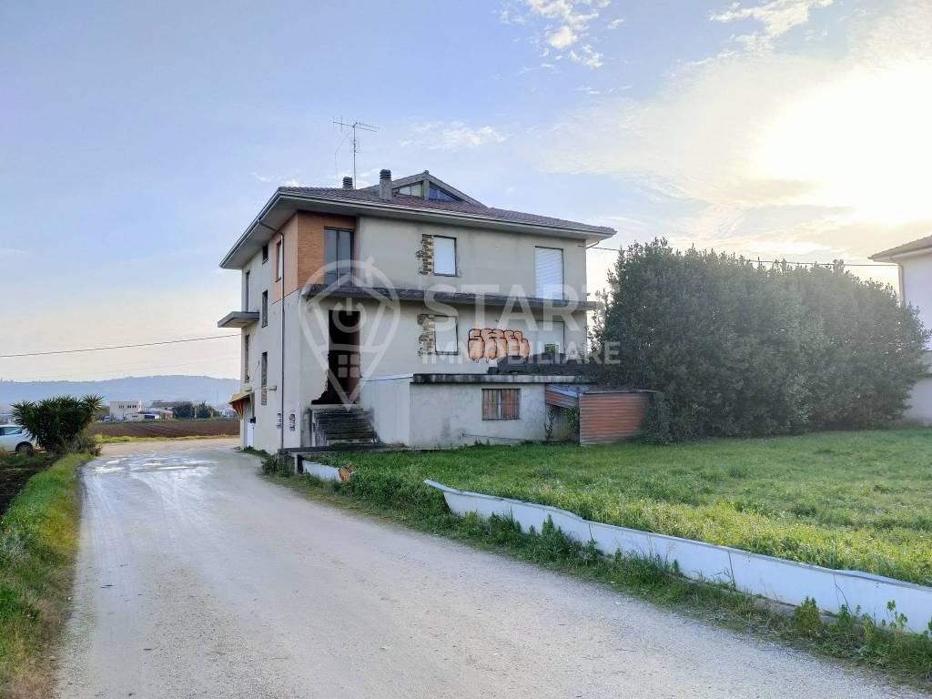 casa indipendente in vendita a Civitanova Marche