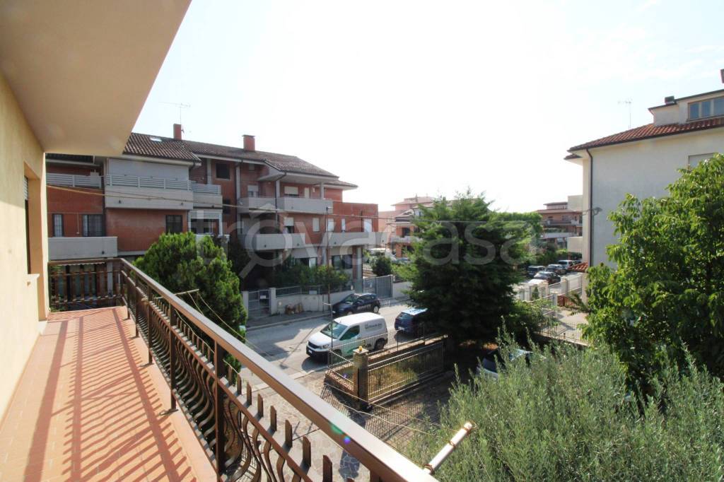 appartamento in vendita a Civitanova Marche in zona San Marone