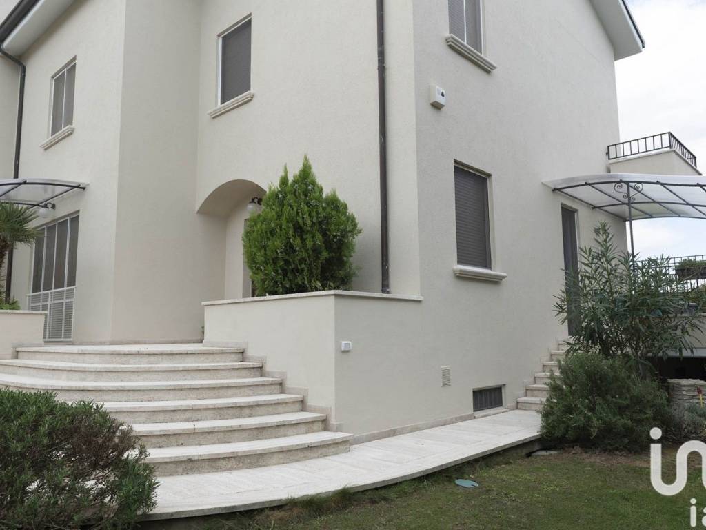 casa indipendente in vendita a Civitanova Marche in zona Fontespina