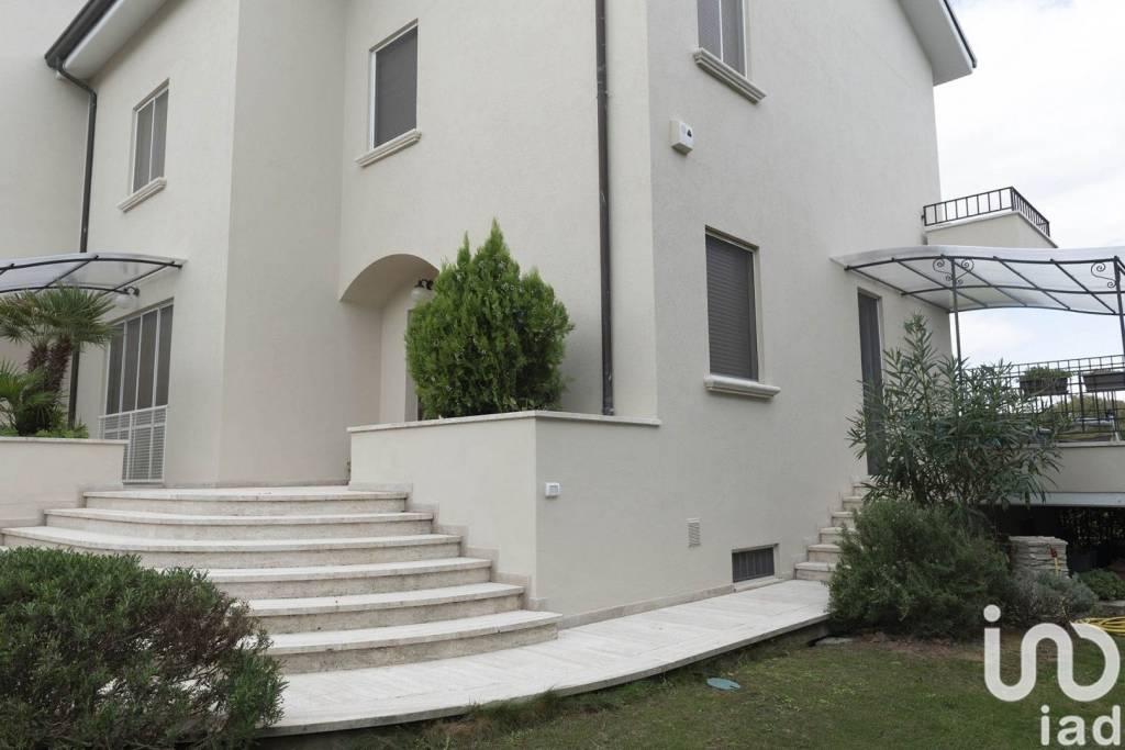 casa indipendente in vendita a Civitanova Marche