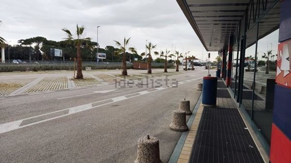 locale commerciale in vendita a Civitanova Marche