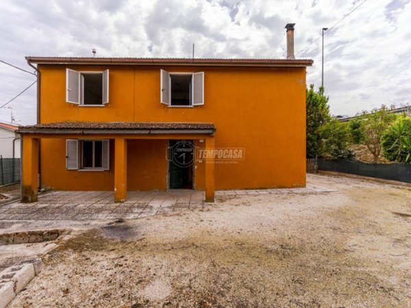 casa indipendente in vendita a Civitanova Marche