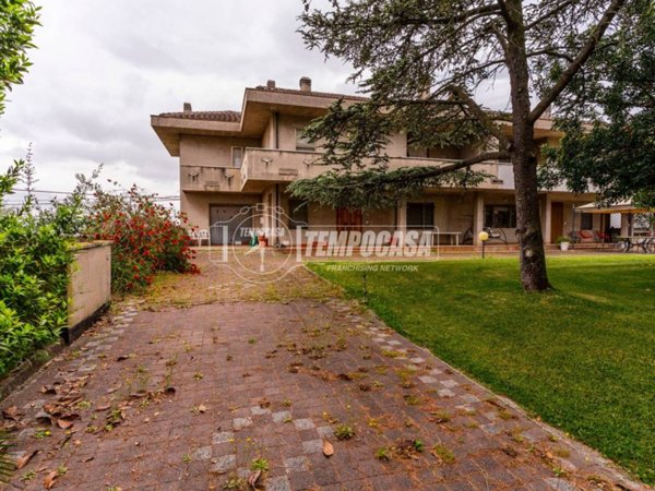 casa indipendente in vendita a Civitanova Marche in zona Santa Maria Apparente