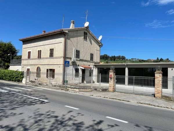 casa indipendente in vendita a Civitanova Marche in zona Santa Maria Apparente