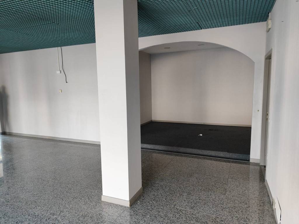 negozio in vendita a Civitanova Marche in zona San Marone