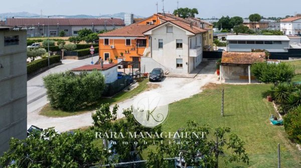 casa indipendente in vendita a Civitanova Marche in zona Santa Maria Apparente