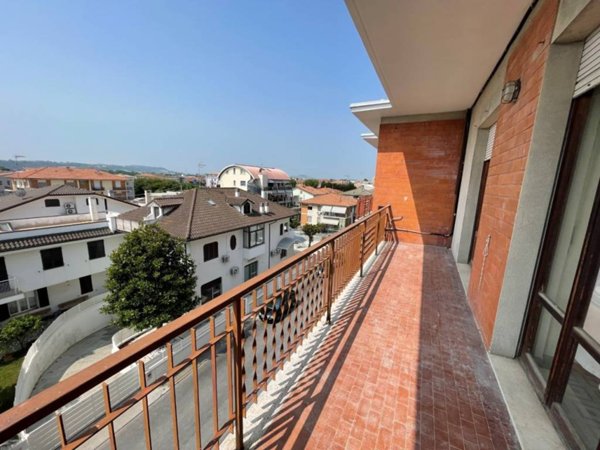 appartamento in vendita a Civitanova Marche in zona San Marone