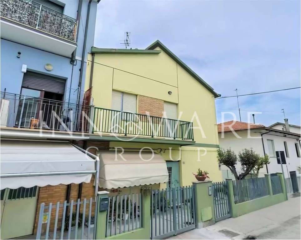 casa indipendente in vendita a Civitanova Marche in zona San Marone