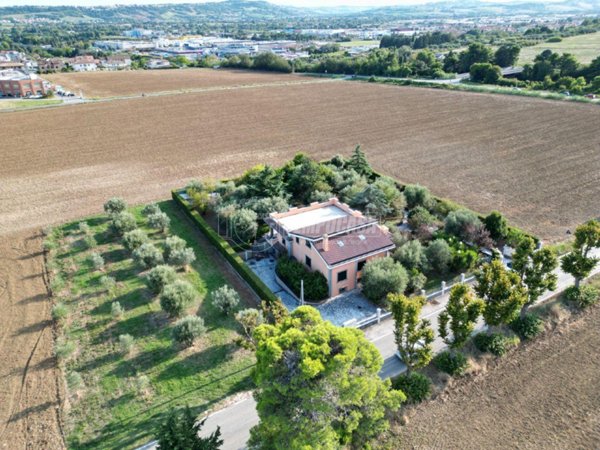 casa indipendente in vendita a Civitanova Marche