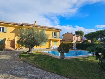 casa indipendente in vendita a Civitanova Marche