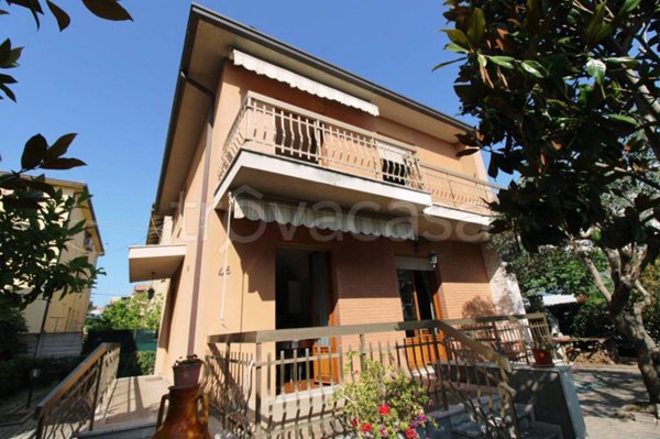 casa indipendente in vendita a Civitanova Marche