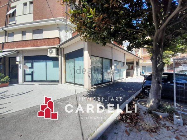 locale commerciale in vendita a Civitanova Marche in zona San Marone