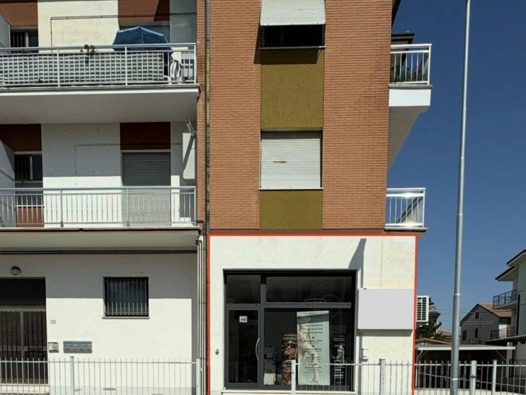 negozio in vendita a Civitanova Marche in zona San Marone