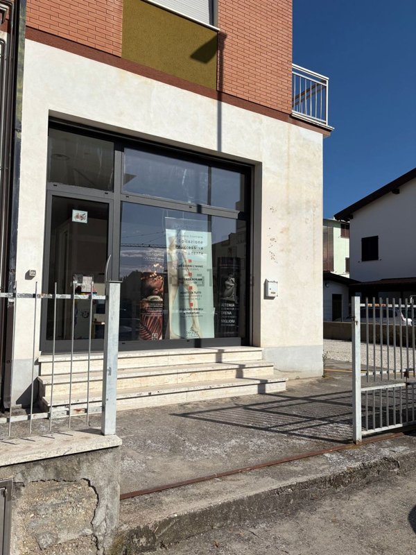 locale commerciale in vendita a Civitanova Marche