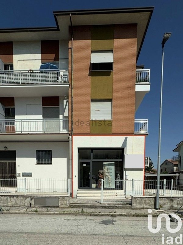 locale commerciale in vendita a Civitanova Marche