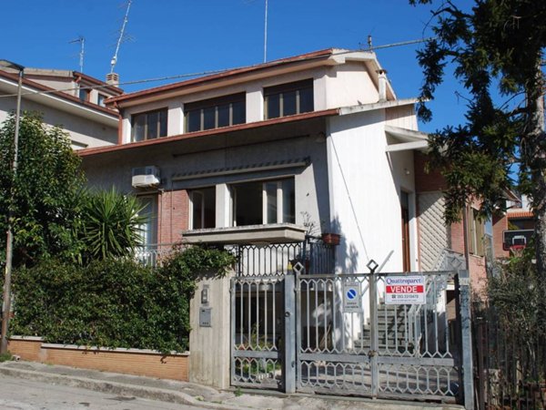 casa indipendente in vendita a Civitanova Marche in zona San Marone