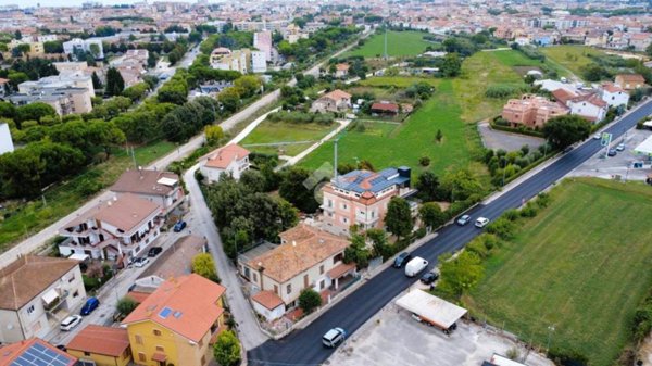 casa indipendente in vendita a Civitanova Marche