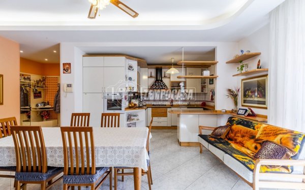 casa indipendente in vendita a Civitanova Marche