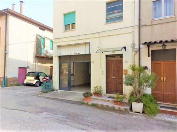 locale di sgombero in vendita a Civitanova Marche in zona San Marone