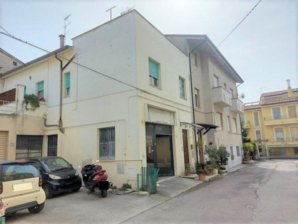 locale di sgombero in vendita a Civitanova Marche