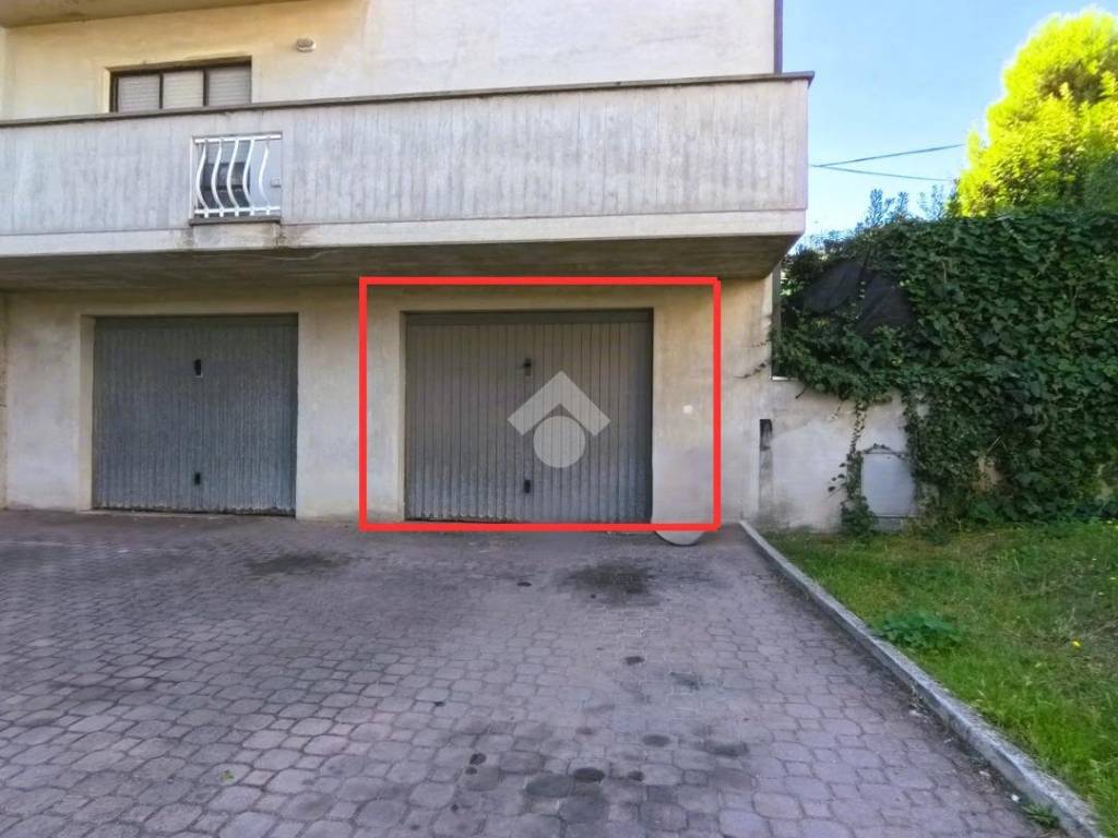 locale di sgombero in vendita a Civitanova Marche in zona San Marone