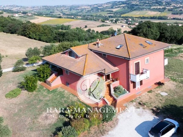 casa indipendente in vendita a Civitanova Marche