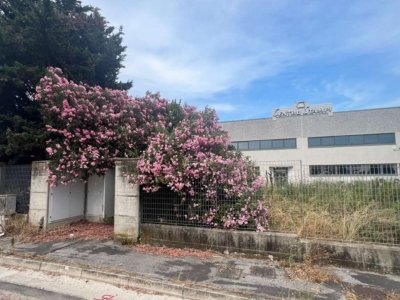 locale di sgombero in vendita a Civitanova Marche